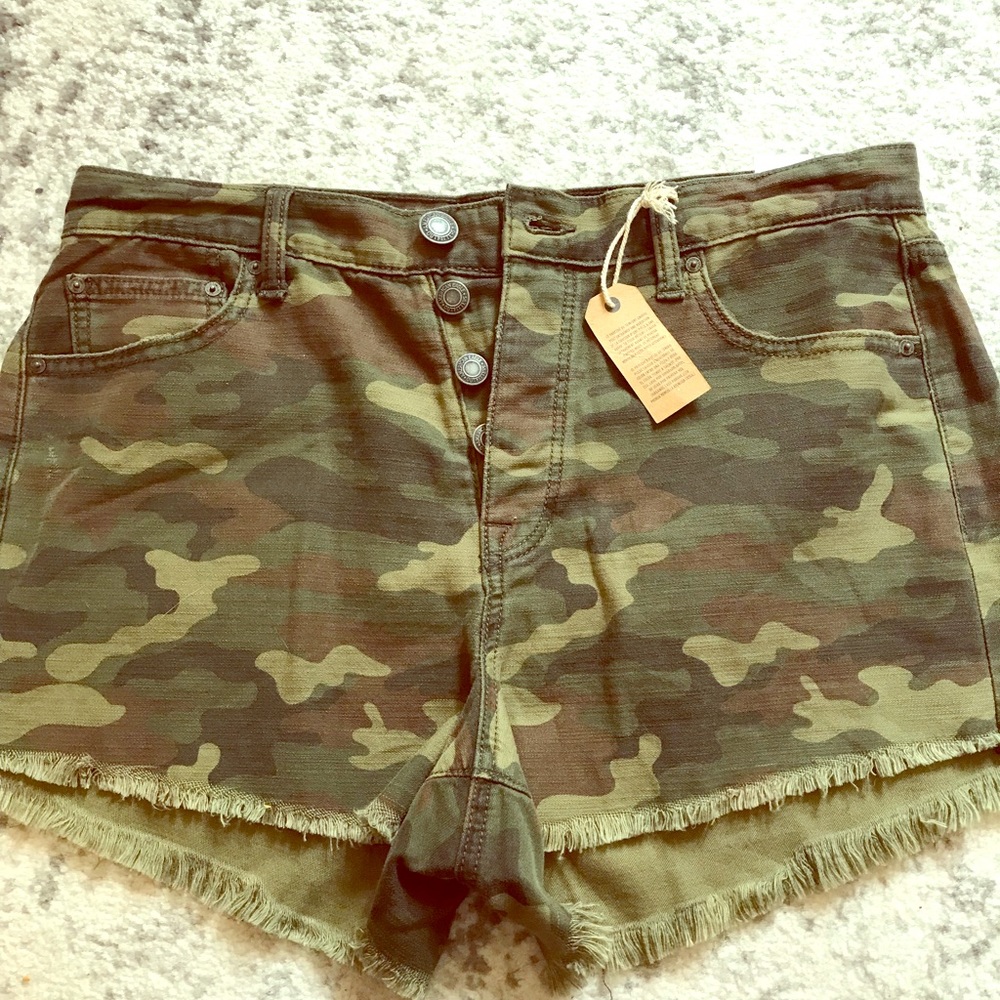 Camo print AE cut off shorts